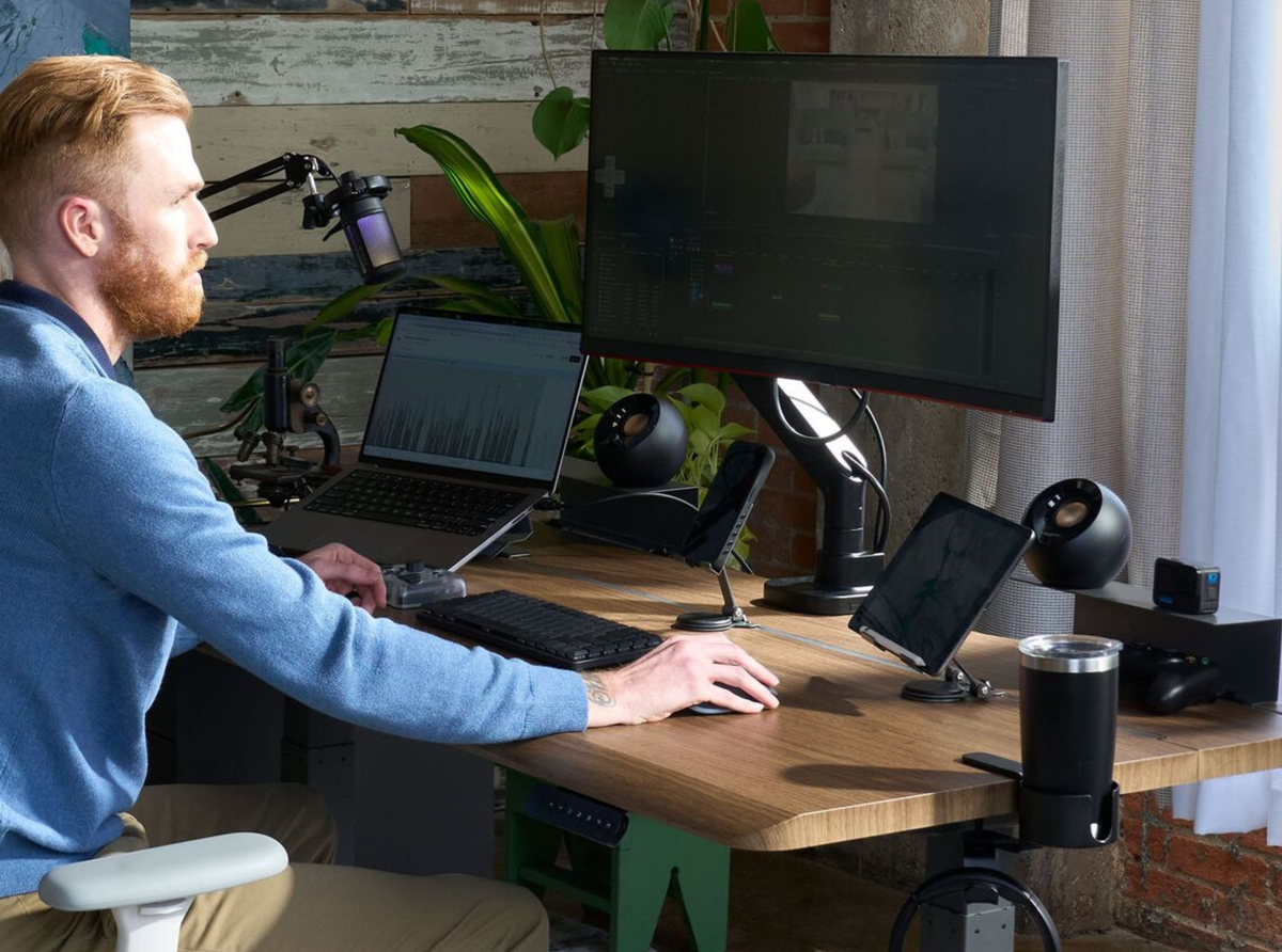 Solid one piece frame ensures a sturdy workstation.